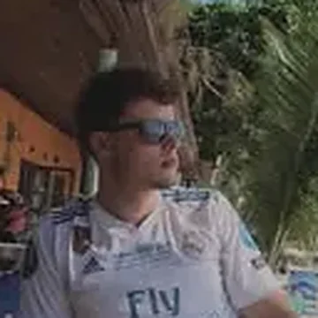 Louie, co-founder of Resell Vault